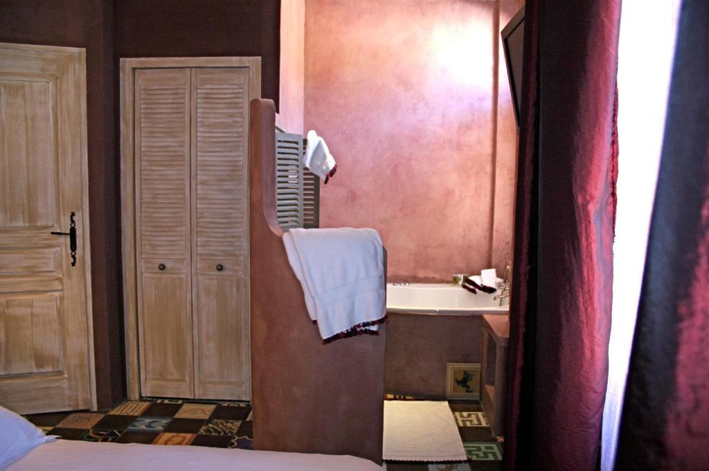 Une Autre Maison Hotel Nyons Exterior foto